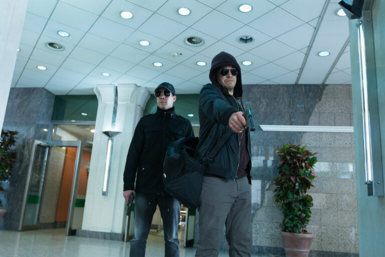 Eine Szene aus dem Film: "The Whiskey Bandit – Allein Gegen Das Gesetz"