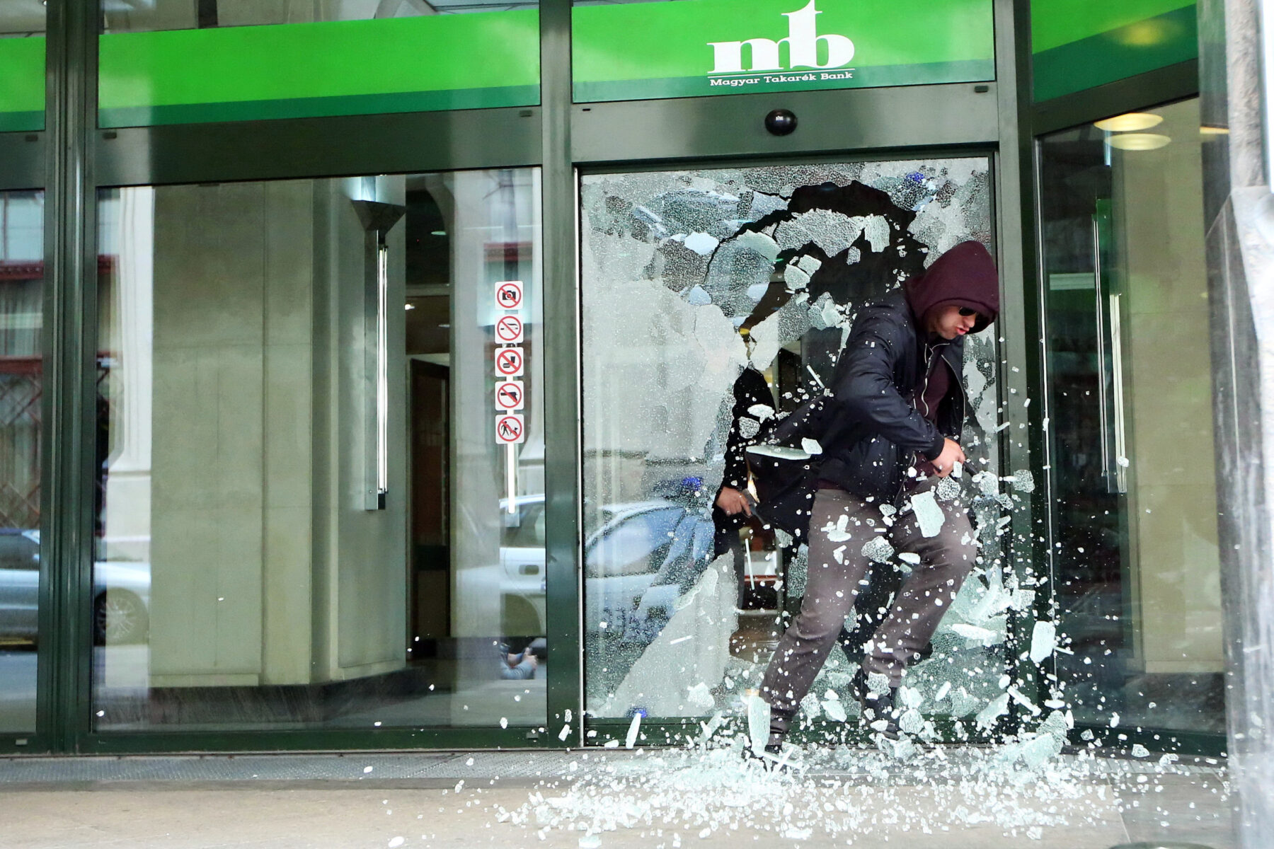 Eine Szene aus dem Film "The Whiskey Bandit – Allein Gegen Das Gesetz" – 2